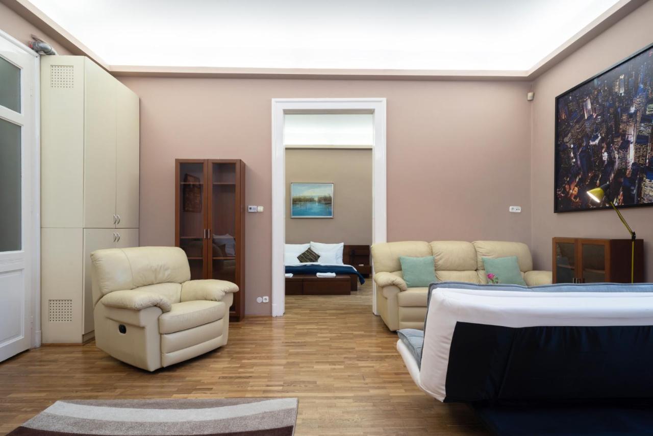 Kiraly Central Apartment With Free Parking And Ac Budapeste Exterior foto